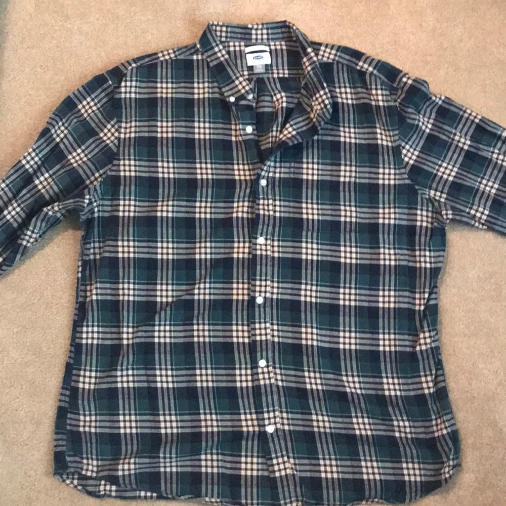 Men’s plaid flannel button-down